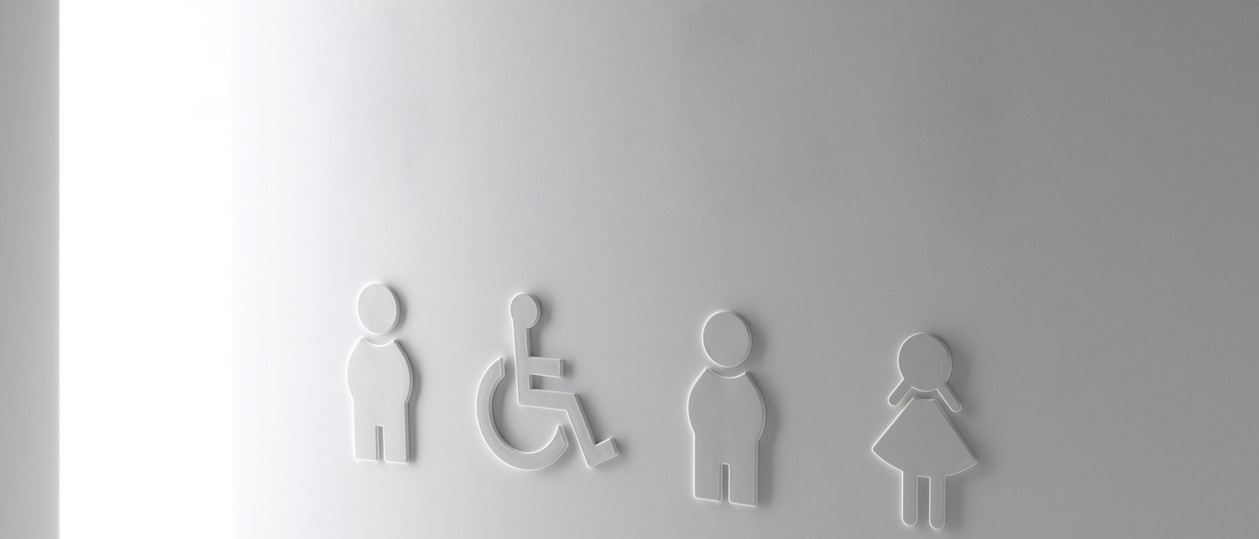 WC-Symbole Mann Frau und Barrierefrei in der Farbe Weiß aus Polyamid