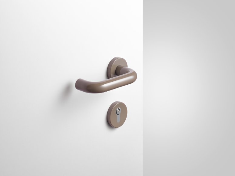 Lever handle with key rosette in the colour Umbra made of polyamide