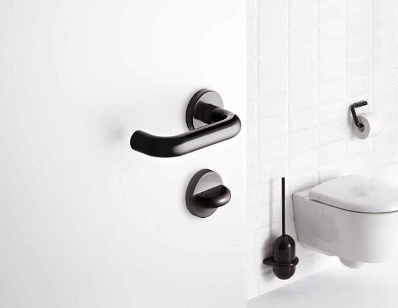 Black door handle with free-standing set for the WC