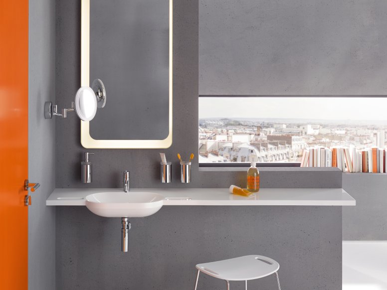 Washbasin with stool and mirror