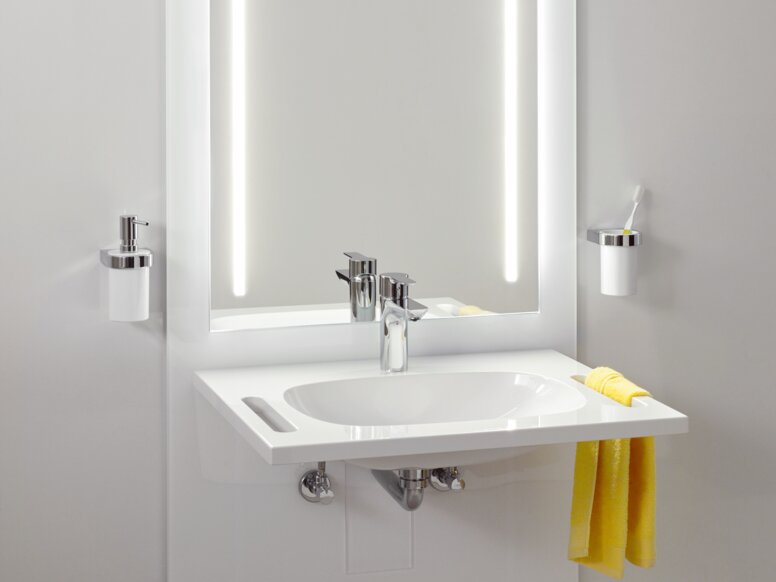 Height-adjustable washbasin with mirror