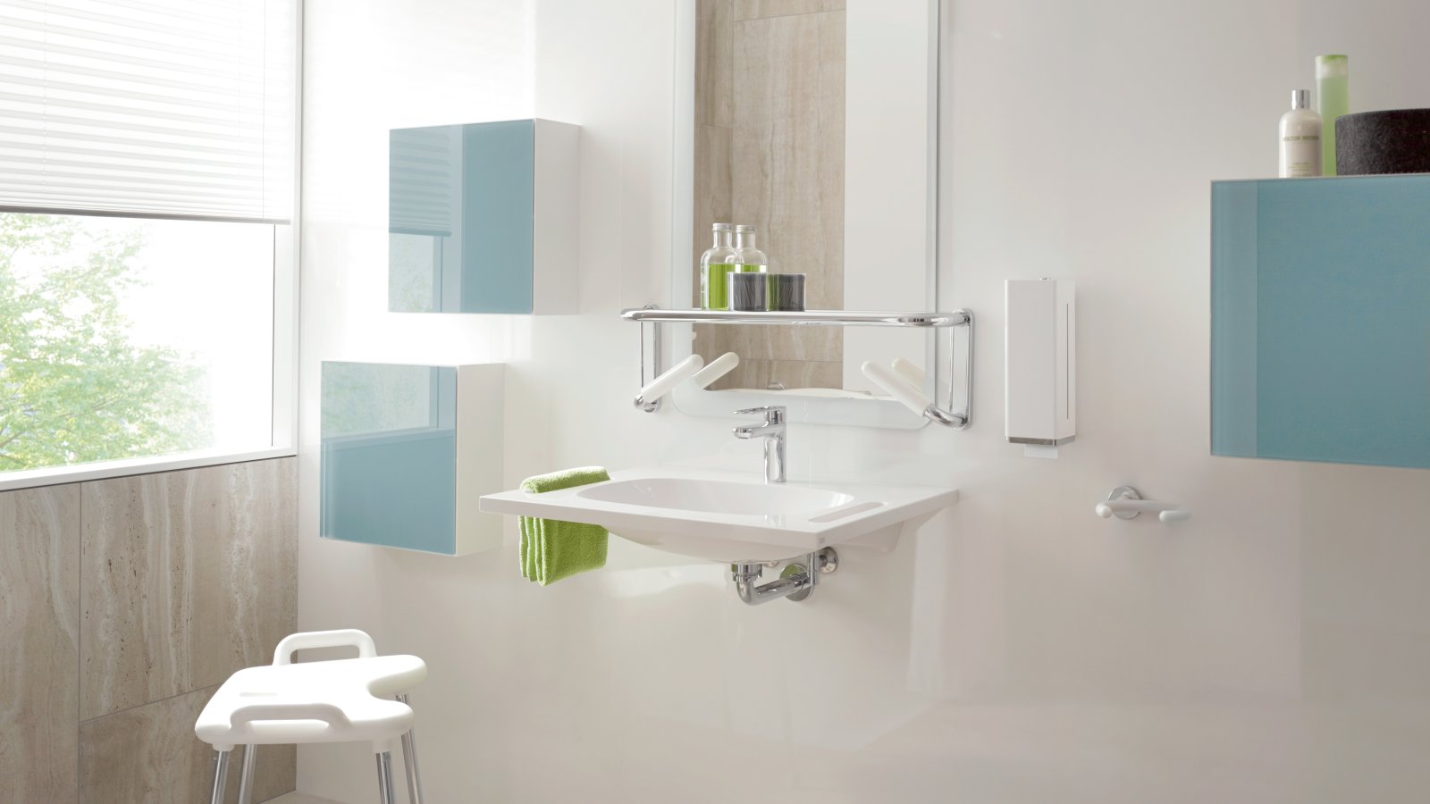 Barrier-free washbasin with mirror
