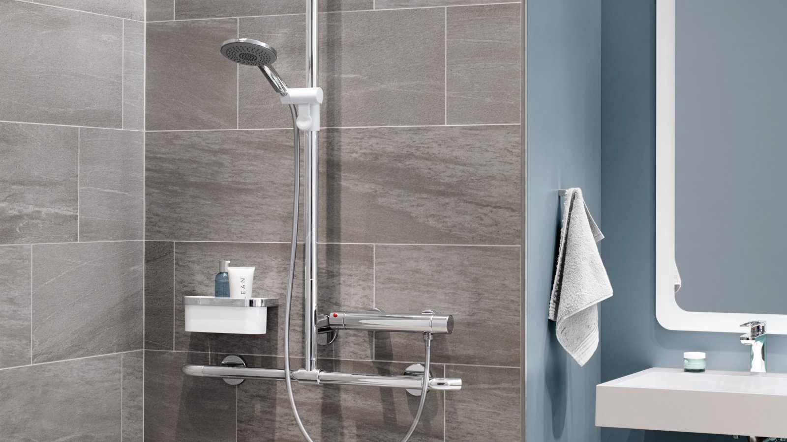 Shower rail made of polyamide with chrome optical coating